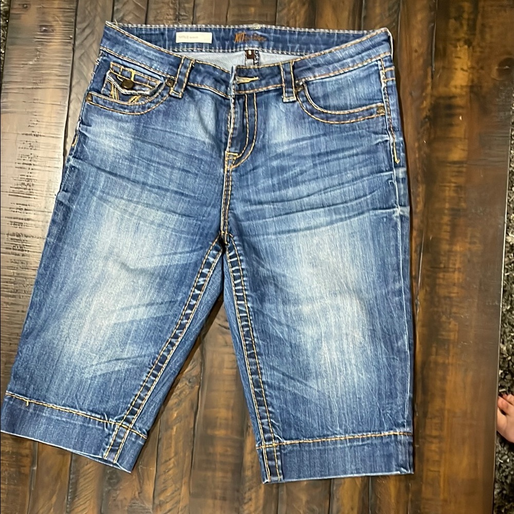 Woman’s KUT Jean shorts.